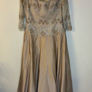 Chris Kole size 12 Elegant Gold and Silver Lace Dress